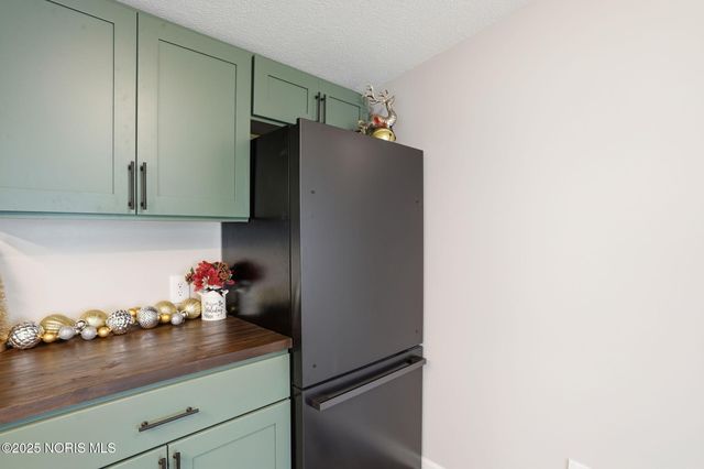 8256 Silverwood Drive, Findlay, OH 45840