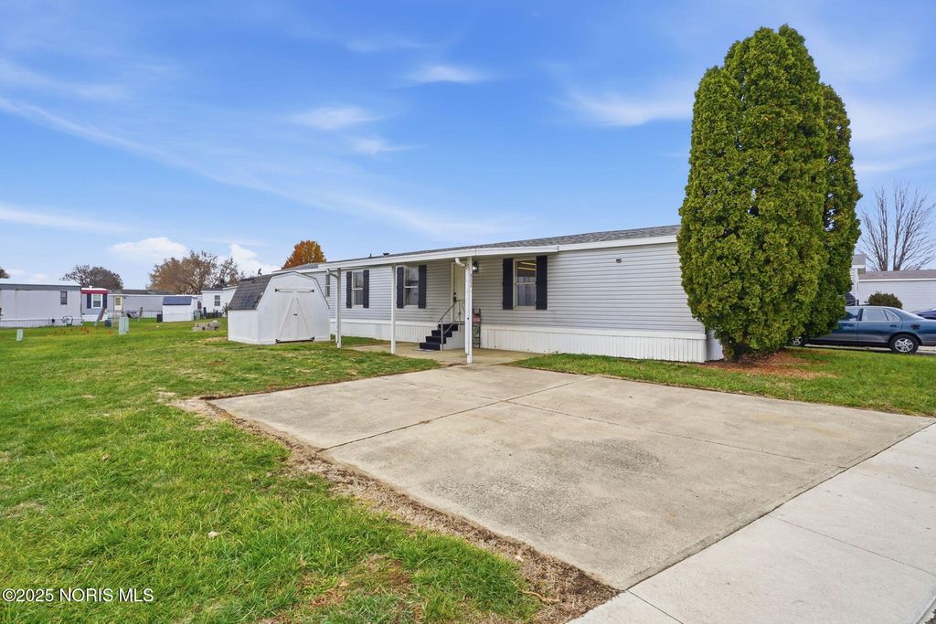 8256 Silverwood Drive, Findlay, OH 45840