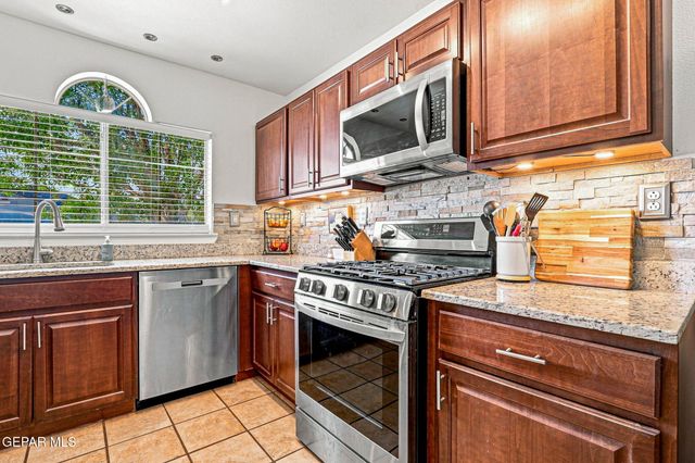 11881 Mesquite Miel Drive, El Paso, TX 79934