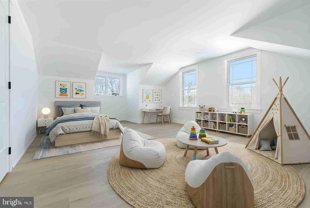 102 RAILROAD AVE, Chalfont, PA 18914