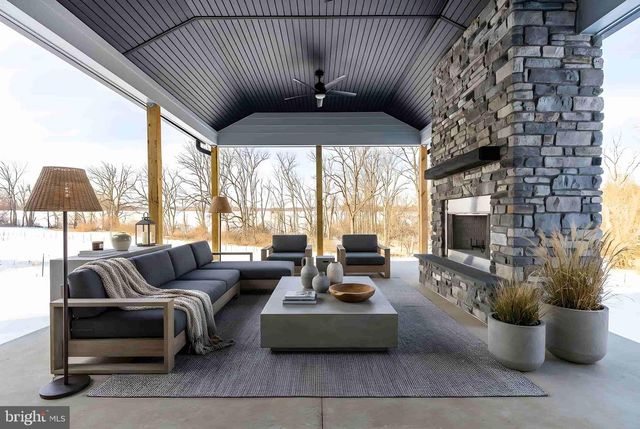 102 RAILROAD AVE, Chalfont, PA 18914