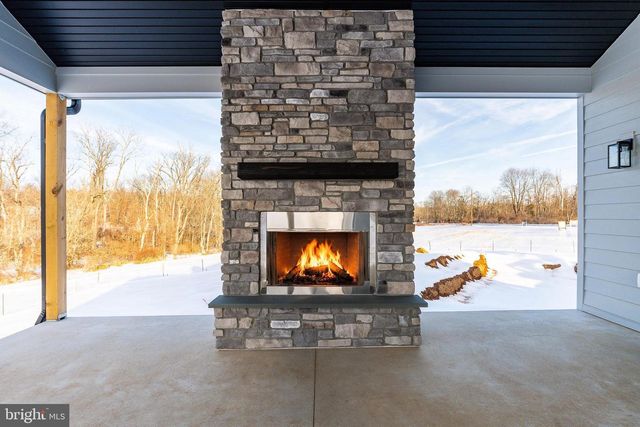 102 RAILROAD AVE, Chalfont, PA 18914