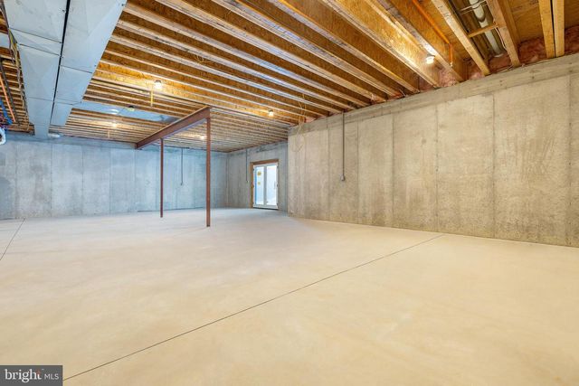 102 RAILROAD AVE, Chalfont, PA 18914