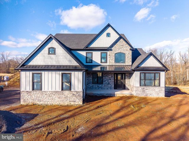 102 RAILROAD AVE, Chalfont, PA 18914