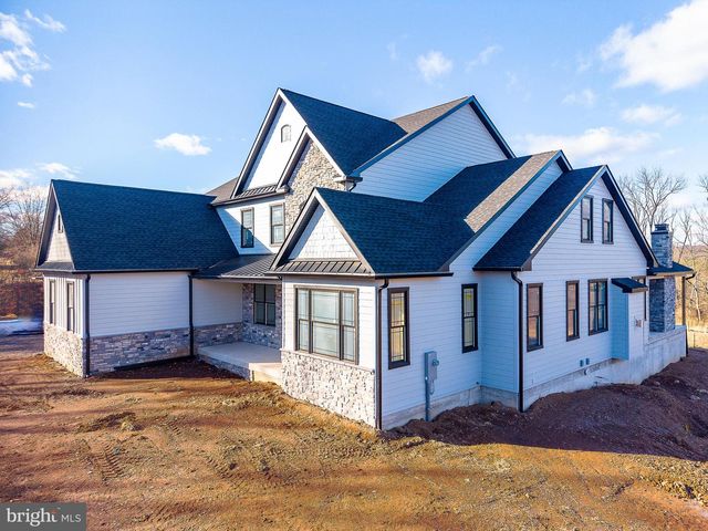 102 RAILROAD AVE, Chalfont, PA 18914