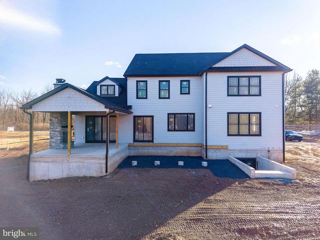 102 RAILROAD AVE, Chalfont, PA 18914