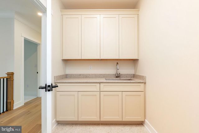102 RAILROAD AVE, Chalfont, PA 18914