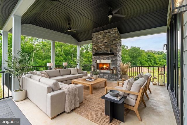 102 RAILROAD AVE, Chalfont, PA 18914