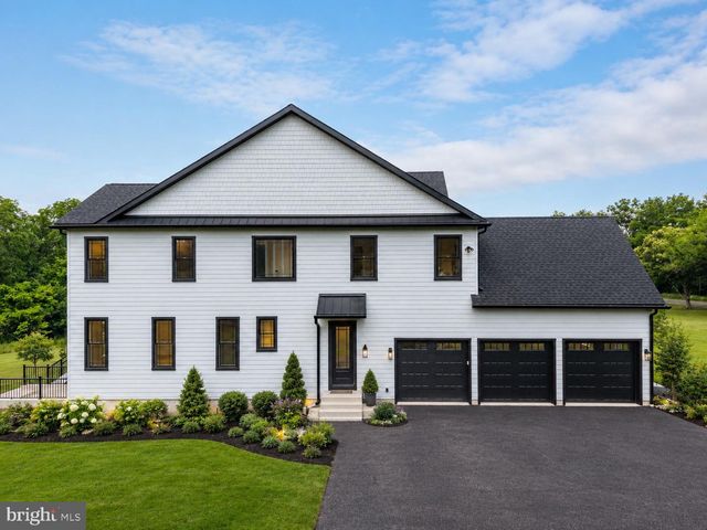102 RAILROAD AVE, Chalfont, PA 18914