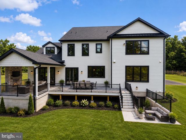 102 RAILROAD AVE, Chalfont, PA 18914