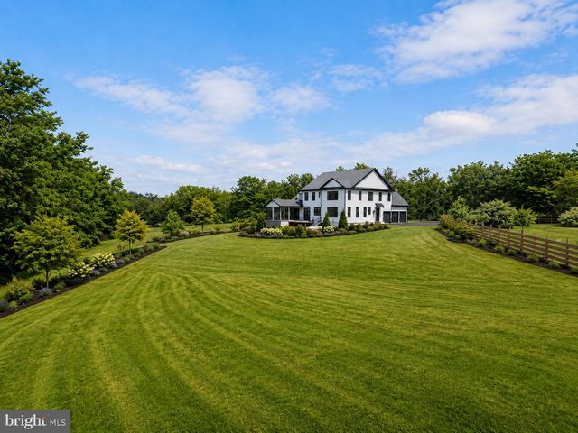 102 RAILROAD AVE, Chalfont, PA 18914