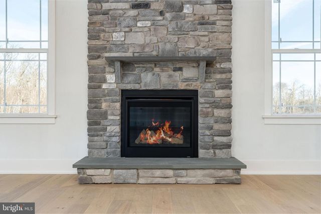 102 RAILROAD AVE, Chalfont, PA 18914