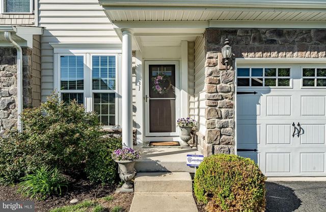 31 HAWKSWELL CIR, Oreland, PA 19075