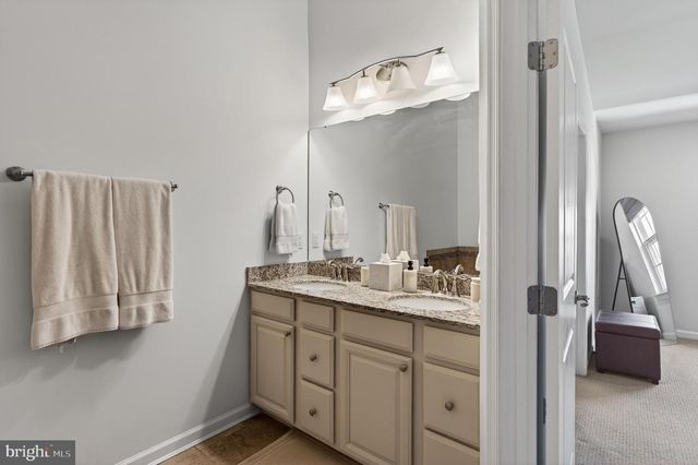 31 HAWKSWELL CIR, Oreland, PA 19075