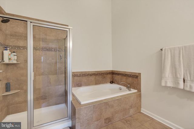 31 HAWKSWELL CIR, Oreland, PA 19075