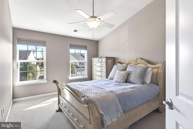 31 HAWKSWELL CIR, Oreland, PA 19075