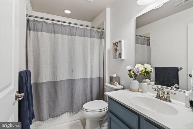31 HAWKSWELL CIR, Oreland, PA 19075