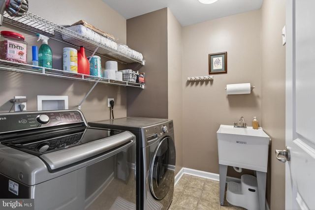 31 HAWKSWELL CIR, Oreland, PA 19075
