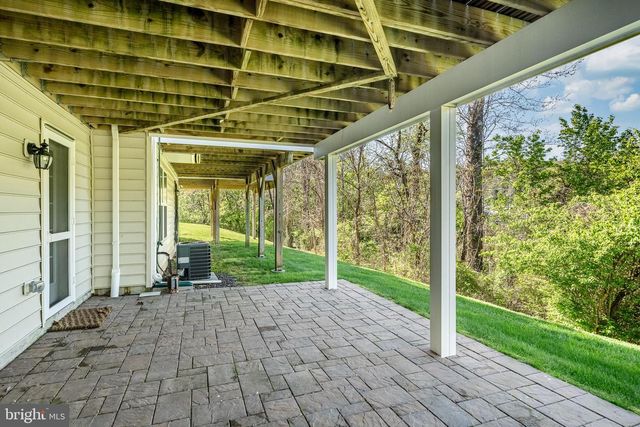 31 HAWKSWELL CIR, Oreland, PA 19075