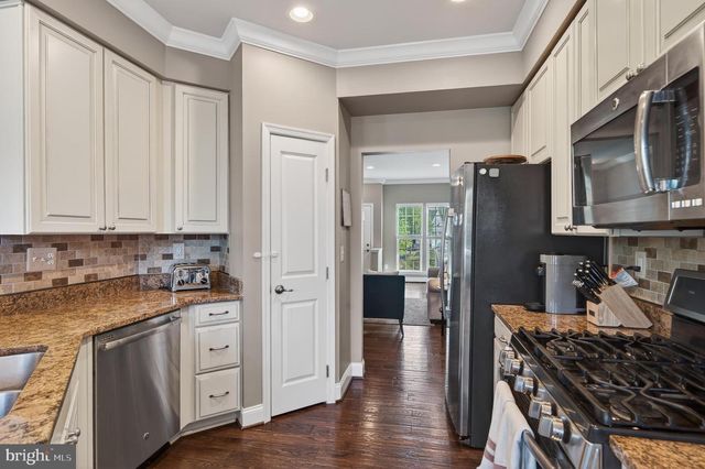 31 HAWKSWELL CIR, Oreland, PA 19075