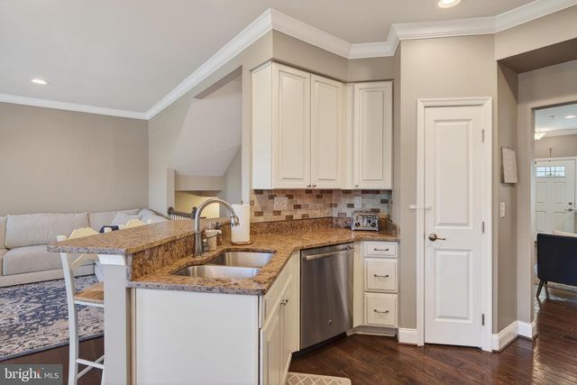 31 HAWKSWELL CIR, Oreland, PA 19075