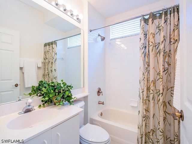 2285 Harmony LN 104, Naples, FL 34109