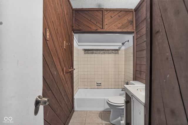 4140 Mellis Drive, Indianapolis, IN 46235