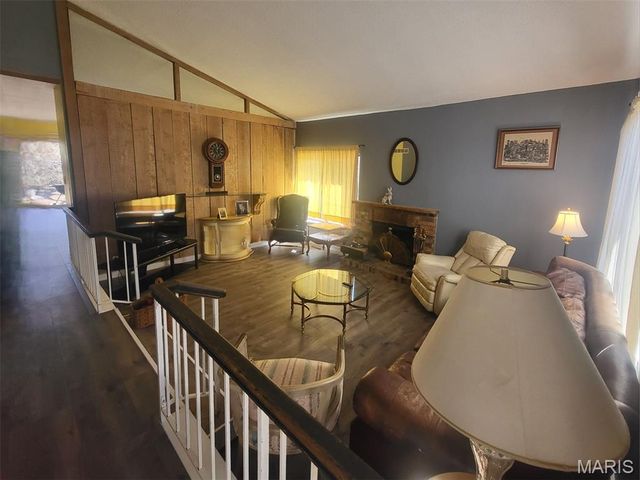 1284 Kew Gardens Drive, Florissant, MO 63031