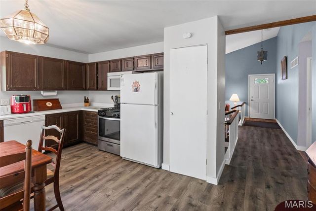 1284 Kew Gardens Drive, Florissant, MO 63031