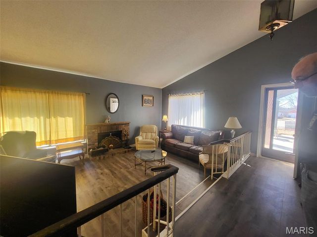 1284 Kew Gardens Drive, Florissant, MO 63031