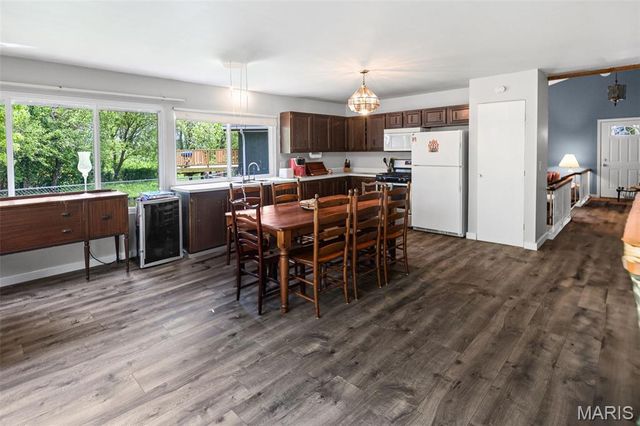 1284 Kew Gardens Drive, Florissant, MO 63031