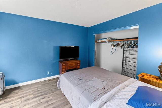 1284 Kew Gardens Drive, Florissant, MO 63031