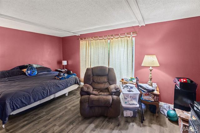 1284 Kew Gardens Drive, Florissant, MO 63031
