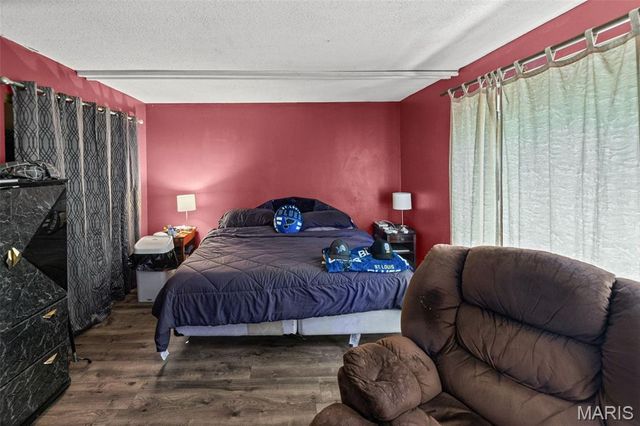 1284 Kew Gardens Drive, Florissant, MO 63031