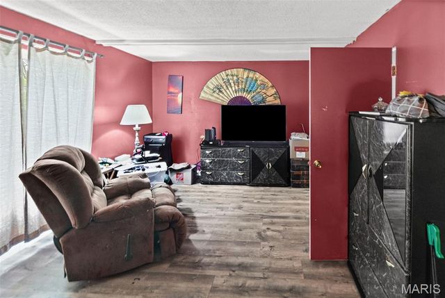 1284 Kew Gardens Drive, Florissant, MO 63031