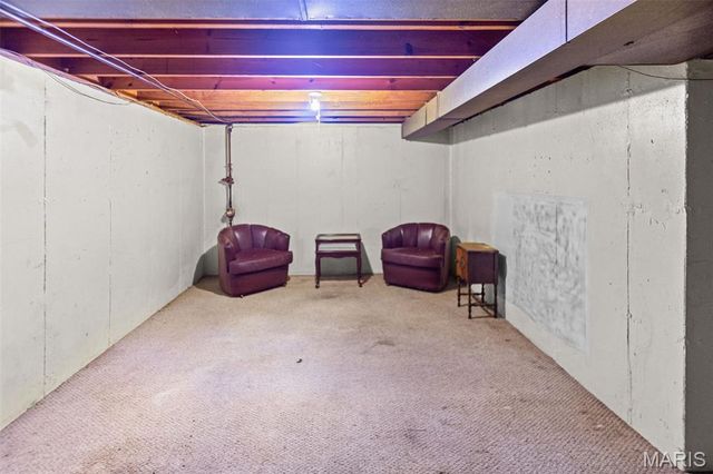 1284 Kew Gardens Drive, Florissant, MO 63031