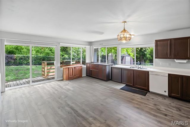 1284 Kew Gardens Drive, Florissant, MO 63031