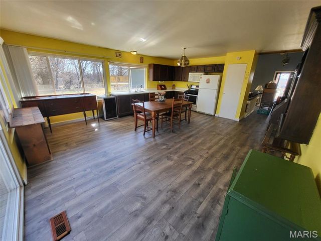 1284 Kew Gardens Drive, Florissant, MO 63031