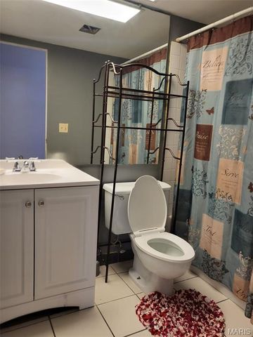 1284 Kew Gardens Drive, Florissant, MO 63031