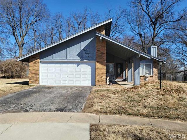 1284 Kew Gardens Drive, Florissant, MO 63031