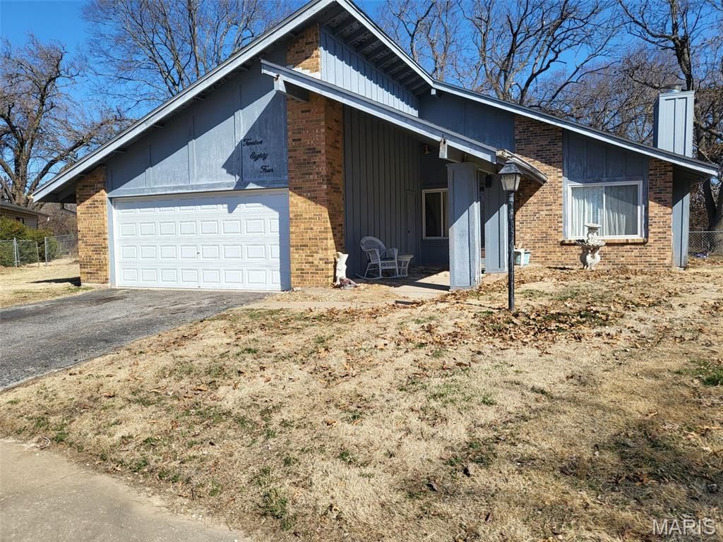 1284 Kew Gardens Drive, Florissant, MO 63031