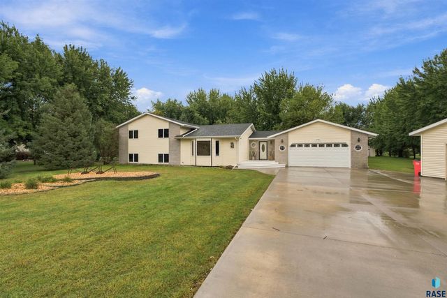27091 Mariah Pl Place, Harrisburg, SD 57032