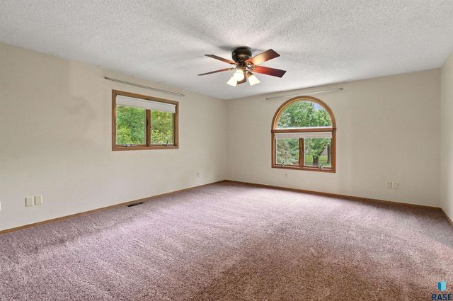 27091 Mariah Pl Place, Harrisburg, SD 57032