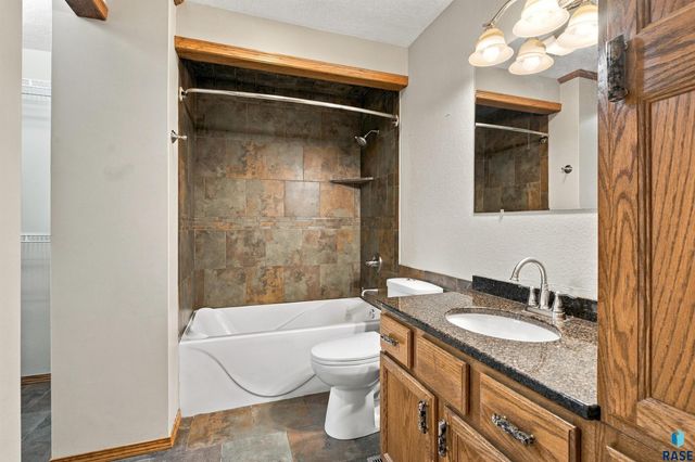 27091 Mariah Pl Place, Harrisburg, SD 57032