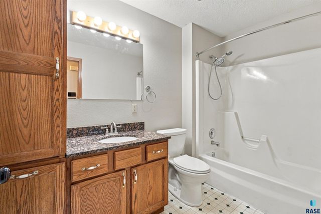 27091 Mariah Pl Place, Harrisburg, SD 57032