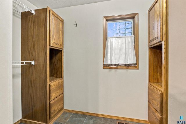 27091 Mariah Pl Place, Harrisburg, SD 57032
