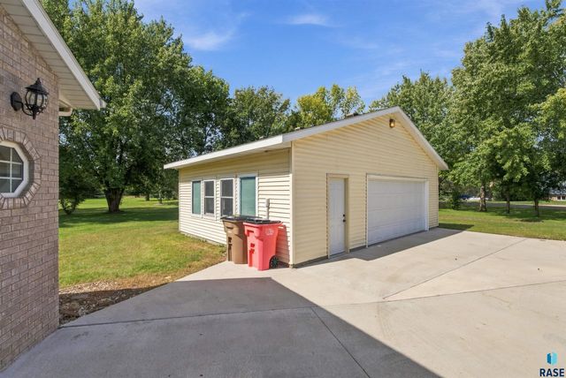 27091 Mariah Pl Place, Harrisburg, SD 57032