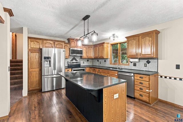 27091 Mariah Pl Place, Harrisburg, SD 57032