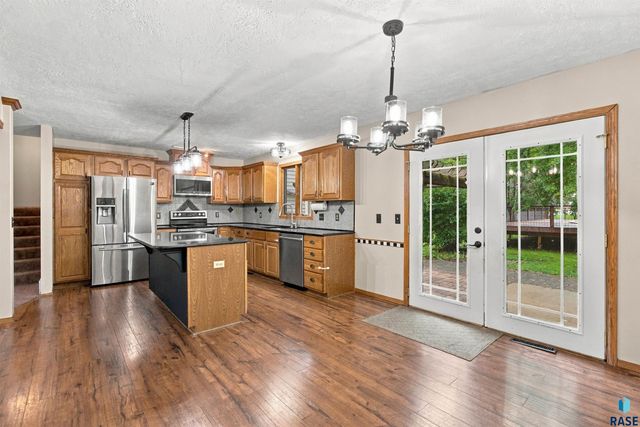27091 Mariah Pl Place, Harrisburg, SD 57032
