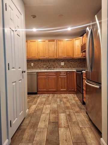 80 Stanton St 36, Worcester, MA 01605